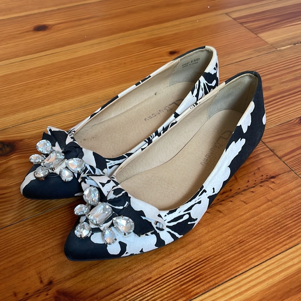 Black and white flats